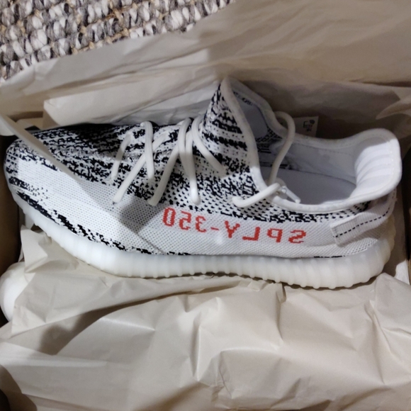 Zebra Yeezy (US Men's Size 10) NEVER WORN, NEW BOX - Picture 1 of 4